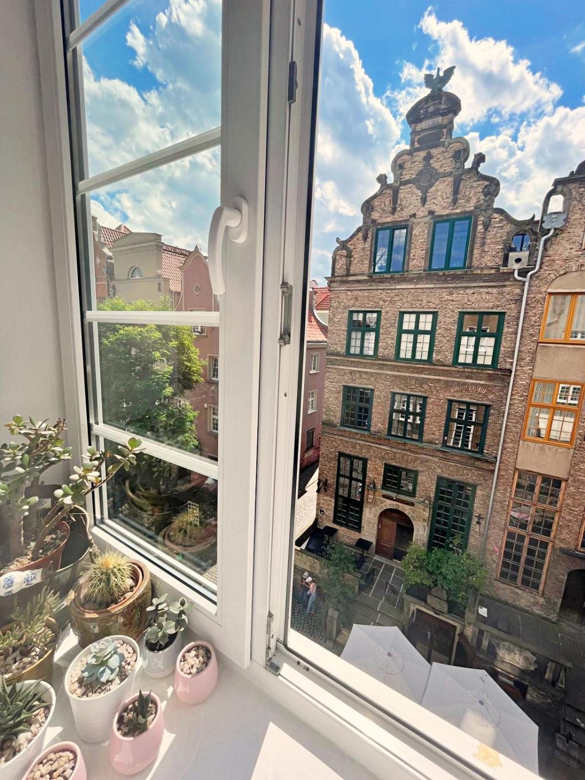 Old Town Center Mariacka View Gdansk